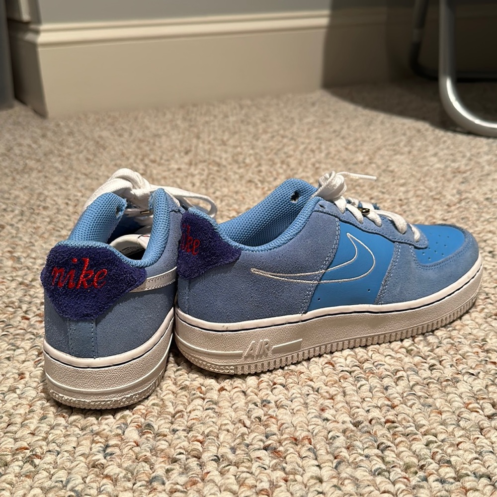 Blue vintage looking Nike air forces!!